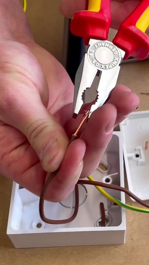 Double Cable Ends Over for Electrical Wiring Connections | Twist Tutorial