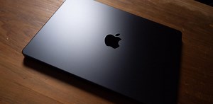 黒の魔力。スペースブラックのMacBook Proは一度見たら忘れられない