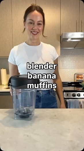 Miranda Galati | Dietitian on Instagram: "BLENDER BANANA MUFFINS✨ comment RECIPE to get the link ORRR screenshot below! https://reallifenutritionist.com/blender-banana-muffins/ There’s a reason this is my # 1 most popular muffin recipe. They’re made in a blender, so freaking easy, and made ENTIRELY from oats (no flour). This is the best low-effort muffin recipe to prep at the start of your week — AND kids love them. ▢2 ripe bananas ▢2 cups old fashioned oats, plus 2 Tbsp for sprinkling on top ▢2