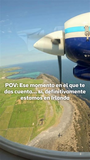 Puede que esta sea la mejor vista de Irlanda… ¡desde el aire! ✈️ Esto es solo un adelanto de lo que te espera al volar hacia las Islas Aran, frente a la costa oeste y uno de los rincones más pintorescos de toda Irlanda. ¡Incluye las Islas Aran en tu itinerario por Irlanda en 2026! 🎥 GoPro | Descubre Irlanda