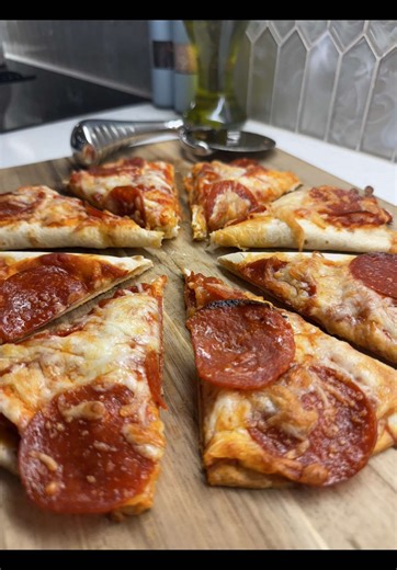 Simple 5 minute pepperoni pizza recipe ready in minutes