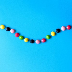 132K views · 1.4K reactions | [DragiNews] : Jusqu’au 29 avril, 2 millions de Dragibus Color Pops accompagnés de bons de réduction seront distribués dans vos boîtes aux lettres ! Ouvrez l’oeil, vous aurez peut-être la chance d’en dénicher ! ;) | HARIBO Dragibus | Facebook