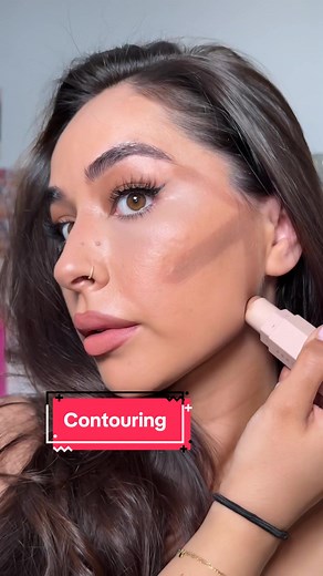 🔥 Contouring Hack: Define Your Cheekbones & Jawline
