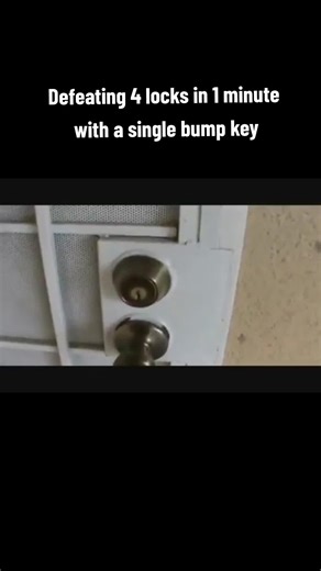 Bump key demonstration #pentesting #ethicalhacker #ethicalhacking #bumpkey #offsec #hacker #hacking #lockpicking