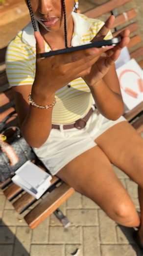 Prime iphone tz 🇹🇿 on Instagram: "Portable, smooth and lightweight on the palm • iPhone 17 🖤•"
