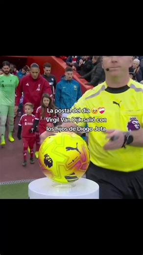 La postal del día: Virgil Van Dijk y los hijos de Diogo Jota