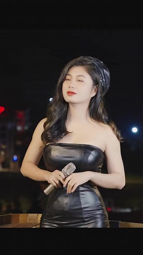 957K views · 10K reactions | Khi em khó khăn có anh kề bên! | Đinh Hiền | Facebook