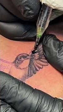 Tatuaje de una golondrina #tattoo #tatuajes #elbitattooinc