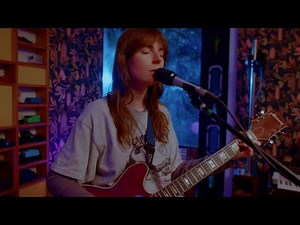 Angie McMahon - Exploding (Treehouse Sessions)