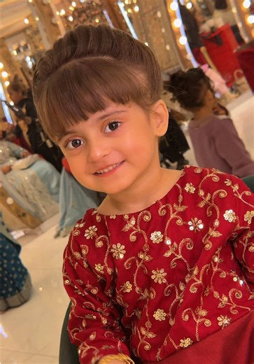 Our Little Client, Big Happiness Moment! 🌸 Nothing melts our heart more than seeing these tiny smiles enjoying their pampering at Kashee’s Kingdom. Soft glam, gentle care, and the cutest makeover experience — always made with love 💖✨ 📲 Book Your Appointment: 92 345 288 9230 www.kashees.com #Kashees #LittleClient #KidsMakeover #KasheesKingdom #MakeupReels