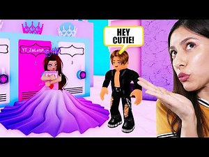 PLAYING ROYALE HIGH for THE FIRST TIME! Roblox)