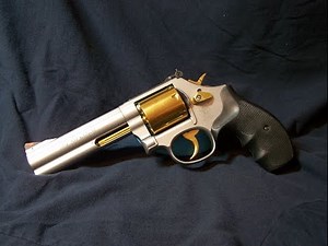 Smith & Wesson 686 level 2 Trigger Job ( Part 3 Polishing & stoning the trigger)