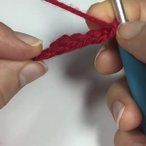 How to do the foundation single crochet (fsc) Learn more foundation chain stitches here -> https://www.nickishomemadecrafts.com/tutorial-foundation-chains-for-sc-hdc-dc-and-tr/ | Crochet Patterns & Tutorials by Nicki's Homemade Crafts
