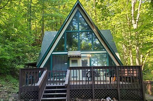 15 Amazing Gatlinburg Treehouse Rentals: Airbnbs & Cabins