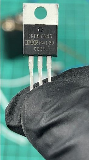 How does a MOSFET work?