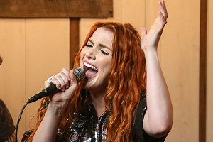 Who Is Caylee Hammack? An Unwavering Artist Forged in Fire