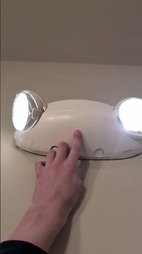 Testing a Lithonia ELM2 third generation emergency light