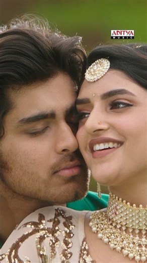 Where love plays, lose yourself in the sound. | Madhura Nagarilo | PelliSandaD | Roshann, SreeLeela