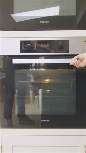 We’re big fans of bottom-on-the-blanket eating so thought we’d give a nod to the pending National Picnic Week, 17th – 25th June. There are loads of different ways to picnic … you can do the supermarket sweep, or panic buy at the local petrol station (not always the best). Or with a teensy bit of planning and prep you can have yourself an alfresco feast. Check out our blog on “How to up your picnic game” (link in bio) and read on for a bit of sarnie inspiration using our new Stuffed Focaccia with