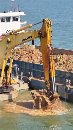 #dredging #excavator #digger #construction #komatsu #heavyequipment