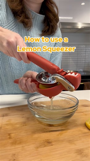 How to use a lemon squeezer 🍋 Get the more juice per squeeze using the FreshForce Citrus Juicer method. #LemonSqueezer #citrusjuicer #lemonjuice #limejuice #kitchenutensils #kitchengadgets #cookingutensils #cookinggadgets #manualjuicer | Chef'n