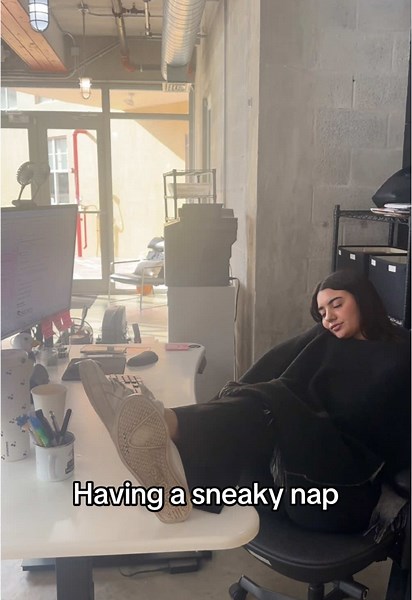 A Day in Corporate Life: Humorous Office Moments