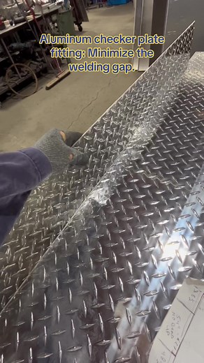 Fitting aluminum checker plate inside corner #Welding #GMAW #tipsandtricks #weld