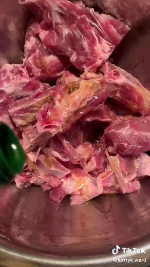How to Make Southern Smothered Neckbones