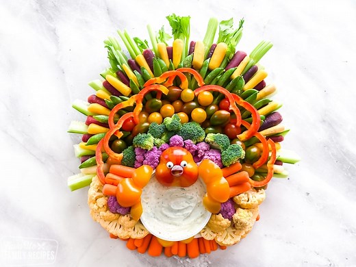 This Turkey Veggie Tray is the perfect Thanksgiving appetizer or side dish. So festive and fun! https://www.favfamilyrecipes.com/thanksgiving-appetizers/ | Favorite Family Recipes