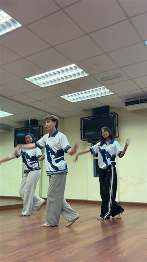 Explore Ngajat Tampil: Traditional Dance Performance