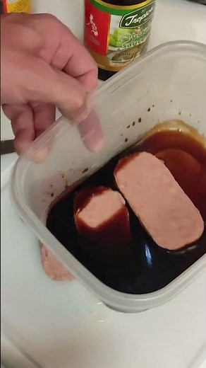 Easy Spam Musubi Recipe | Hawaiian Classic with a Japanese Twist!