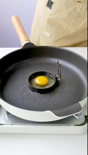 Egg Ring for Frying Eggs and English Muffin - Round Egg Shaper Mold with Anti-scald Handle - Stainless Steel Non-stick Egg Cooker Ring - 2 Pack