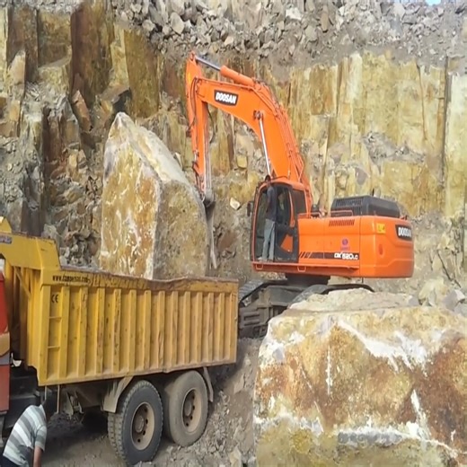 Excavator loading a 1000 ton block of ice onto a truck | Machines Satisfying