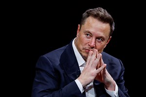 5.4K views · 60 reactions | Elon Musk : une fusée au service de Donald Trump !  L’homme le plus riche du monde a juré de faire élire le candidat républicain. Il a mis sa fortune et son réseau social X à son service. Mais la justice ne goûte guère à son idée de loterie…  @olivieromahony correspondant à New York et @bapt_thomas | Paris Match | Facebook