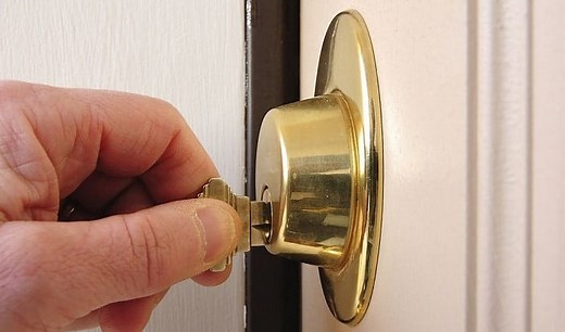 How to Remove a Kwikset Deadbolt Lock Without Screws?