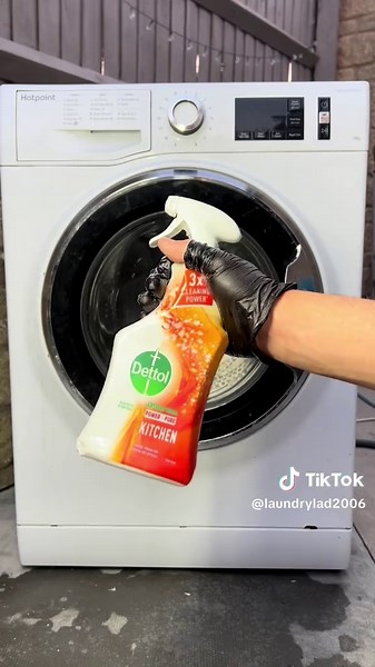 Filthy washing machine clean! You won’t believe want came up 😂 #washingmachine #asmr #clean ##cleantok #hotpoint