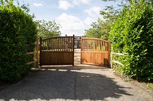 Driveway Gates London | Driveway Gate Installation | Strand Systems