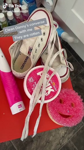 Clean these converse with me ❤️#cleantok#conversecleaning#brandnew#cleaneasywithstephh#stephharmison 🤙#fy#fypシ