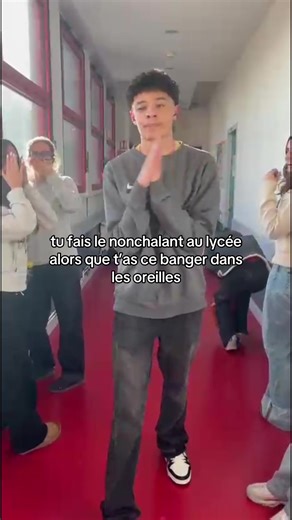 Écoutez ce banger au lycée avec style