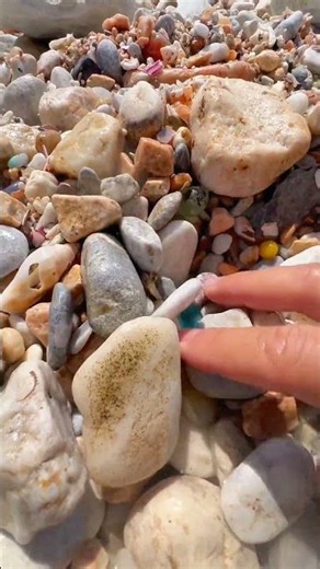 Crystal hunting in forgotten mines: The ultimate guide。Rainbow Beach's Crystal Secrets