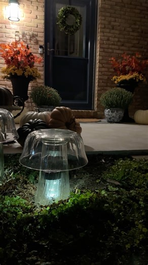 Would you try this easy thrift store DIY upcycle for fall? ￼