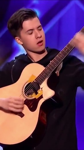 Nostalgic Guitar Performance in the USA | Marcin Live Music