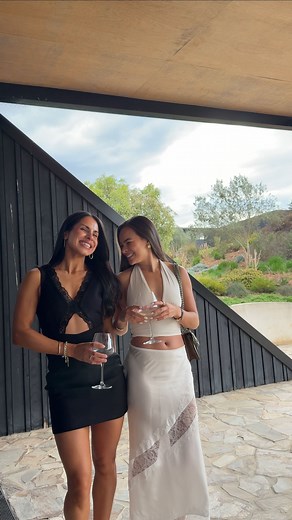 Nikki Obispo on Instagram: "The @drdennisgross DRx SpectraLite FaceWare Pro helps smooth wrinkles, clear mild to moderate acne and calm redness. Available at @meccabeauty ALWAYS READ THE LABEL AND FOLLOW THE DIRECTIONS FOR USE. #ad #MECCAbeautypartner"