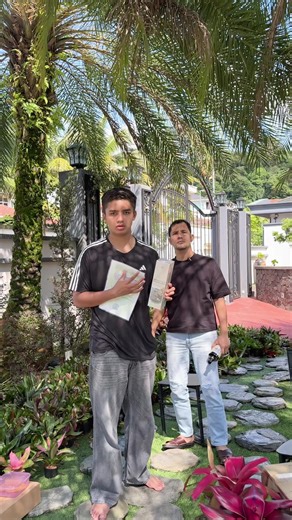 Betul beli pack salon papa ni, korang dapat sikat rambut kayu korang, siapa cepat dia dapat, stock limited nak beli tekan bag kuning sekarang