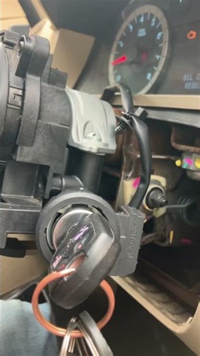 How to fix a locked ignition cylinder on a Ford Escape.December 2025