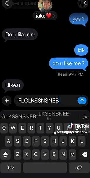 uhh guys #fypシ゚viral #textingcrush #goviral #crush | texting my crush