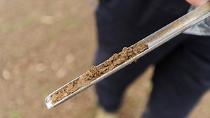 Video: How to sample your soil for analysis - Farmers Weekly