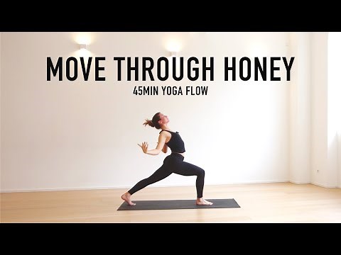 45 Minute FLUID, STRONG And MINDFUL Yoga Flow