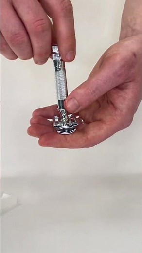 QUICK GUIDE: How To Change The Blade In Your Merkur 34C