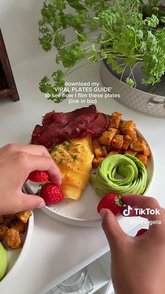 brunch date idea 💕 what you’ll need: (serves 2) - 2 large sized potatoes, 4 eggs, 1 whole avocado, 4 slices of bacon, 1 tbsp of butter, 1 tbsp of oil, seasoning for the potatoes: paprika, garlic powder, salt, a little bit of cayenne pepper handful of strawberries Enjoy! 😋✨ - 🎥 how I record & how I grew my page as a creator guide (link in my bio)